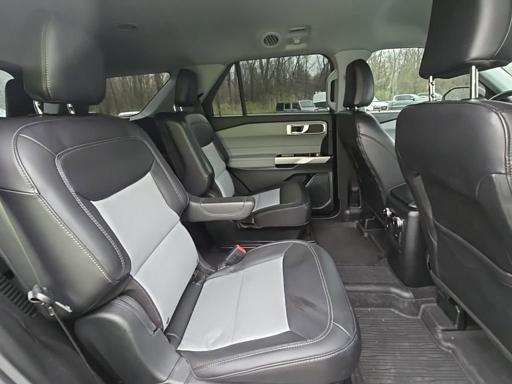 Used 2023 Ford Explorer XLT w/ Equipment Group 202A image 19