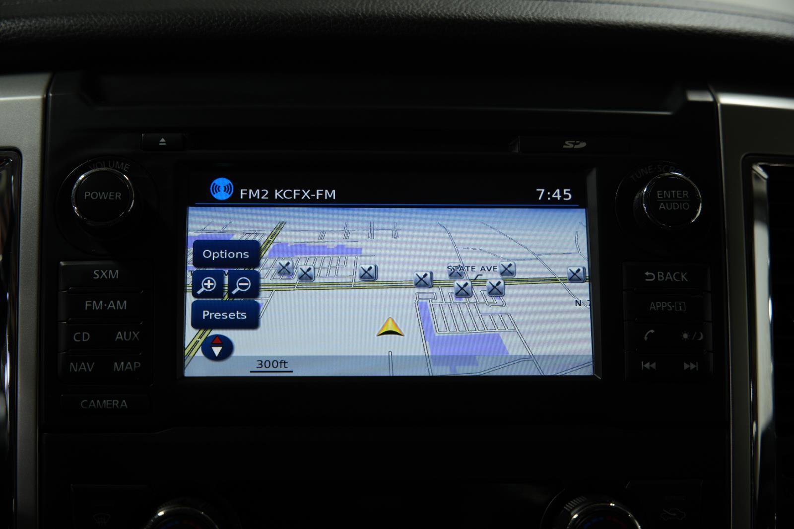 Used 2017 Nissan Titan SV image 32