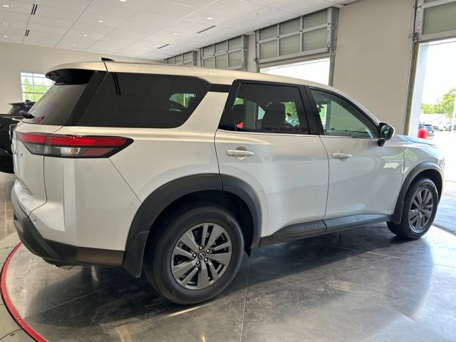 Used 2025 Nissan Pathfinder S AWD/4WD image 7