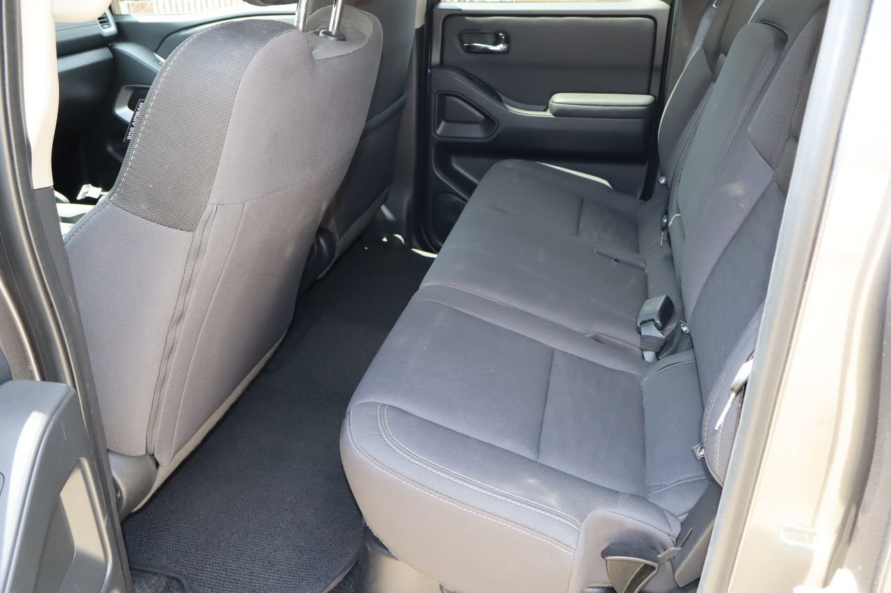 Used 2024 Nissan Frontier SV AWD/4WD image 5