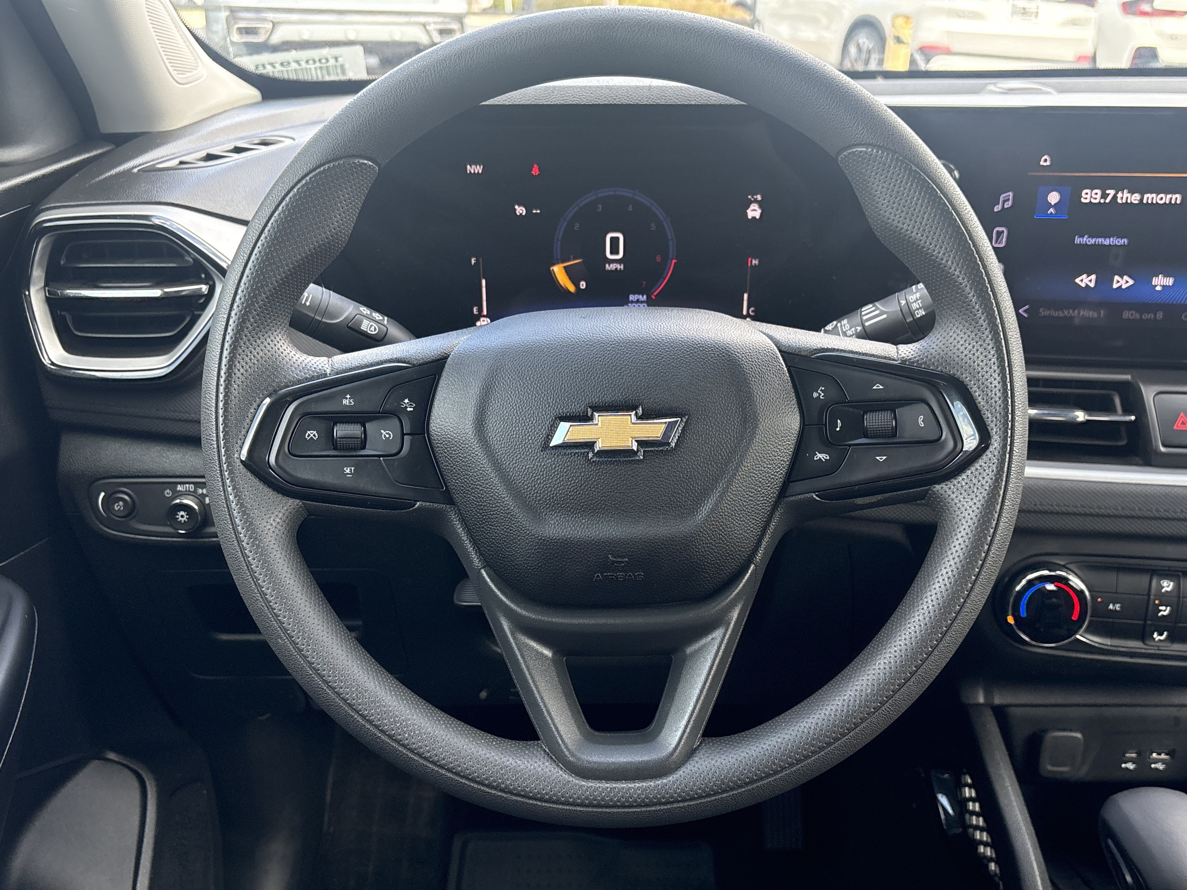 Used 2025 Chevrolet TrailBlazer LS w/ LS Convenience Package FWD image 18