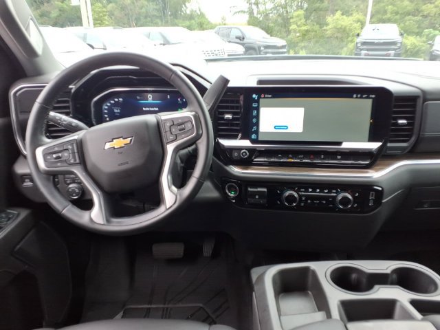 Used 2023 Chevrolet Silverado 1500 LT w/ Leather Package AWD/4WD image 7
