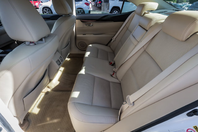 Used 2015 Lexus ES 350 w/ Luxury Package FWD image 40