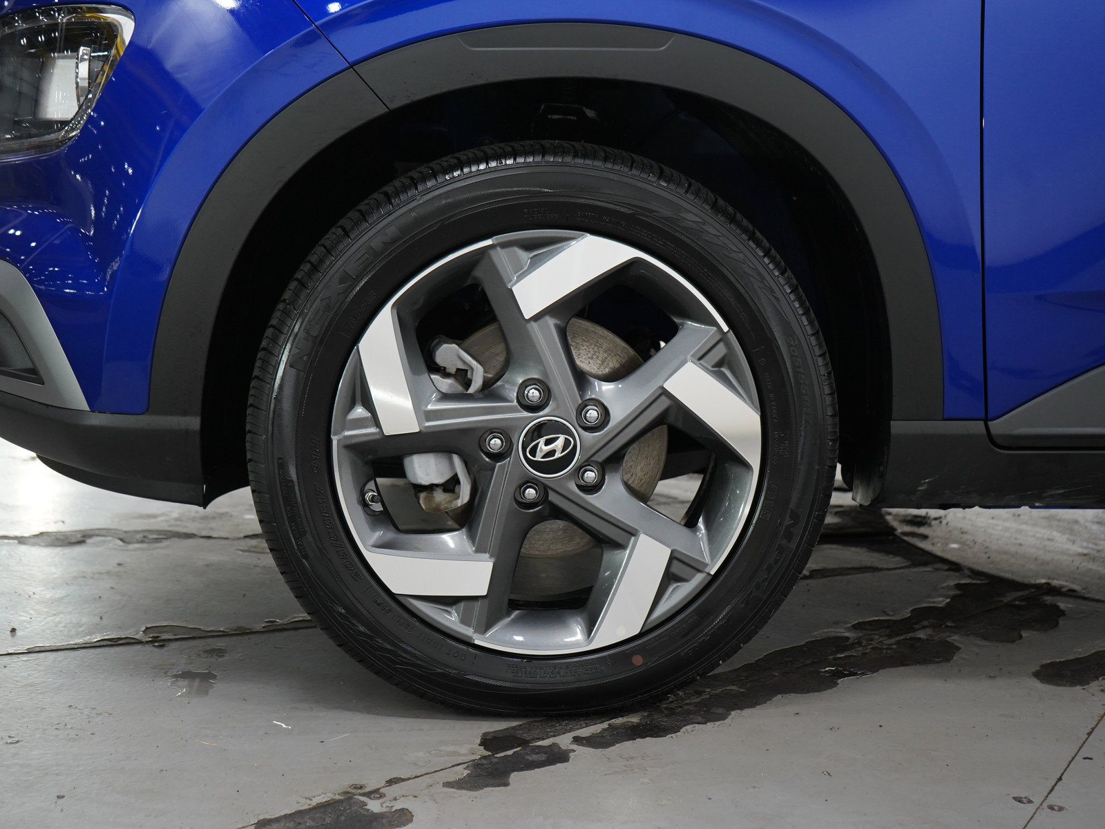 Certified 2025 Hyundai Venue SEL FWD image 27