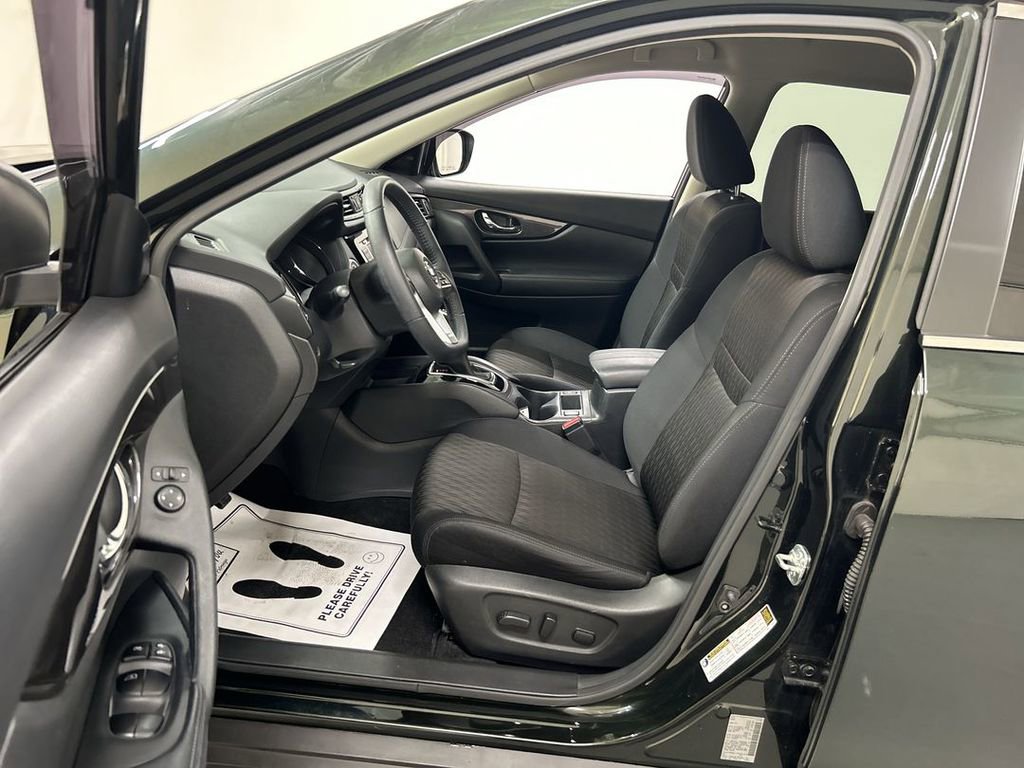 Used 2020 Nissan Rogue SV image 9