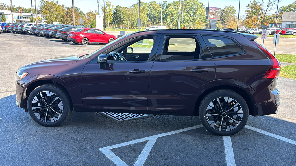 New 2027 Volvo XC60 B5 Plus AWD/4WD image 3
