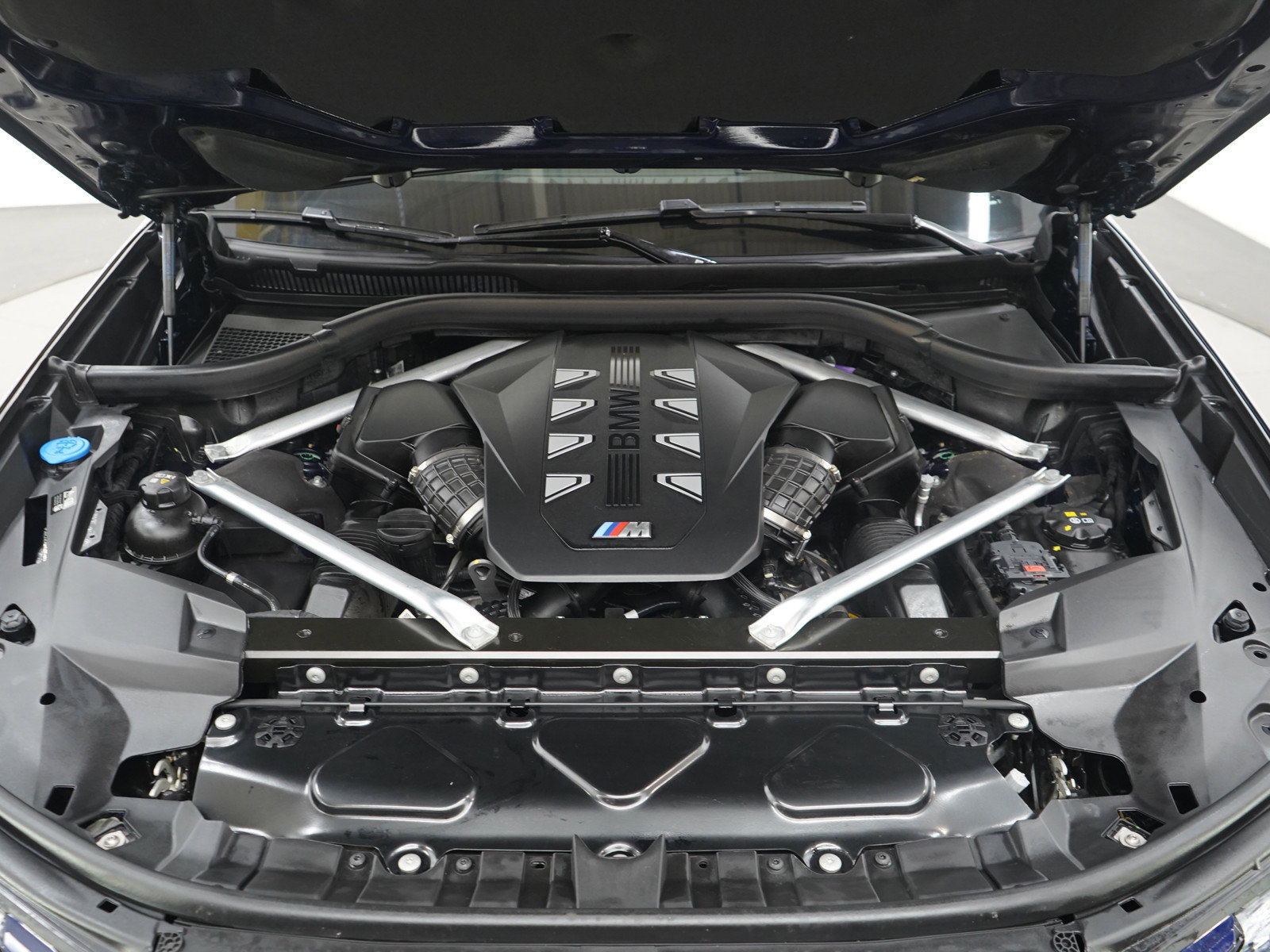 Used 2024 BMW X7 M60i w/ Climate Comfort Package image 33