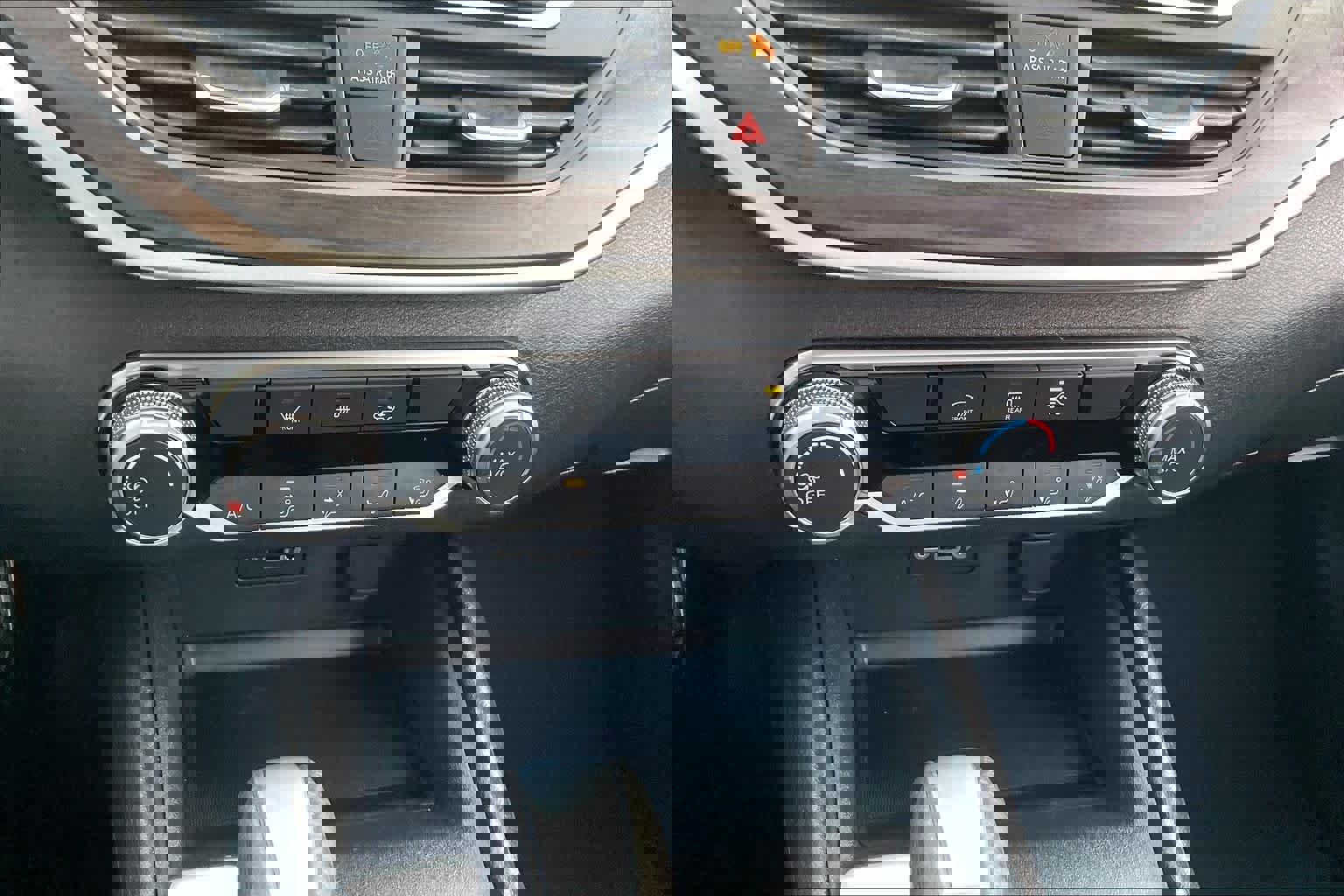 Used 2025 Nissan Altima 2.5 SV FWD image 32