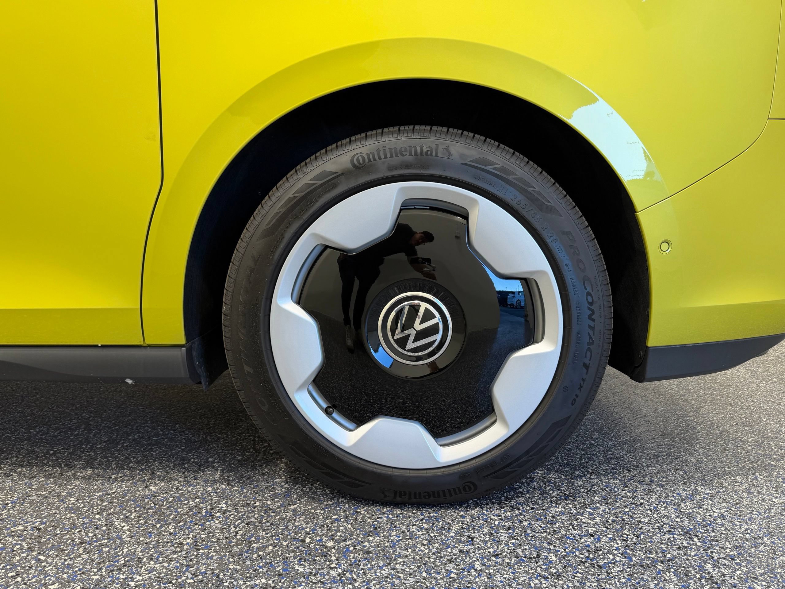 New 2025 Volkswagen ID. Buzz Pro S Plus AWD/4WD image 12