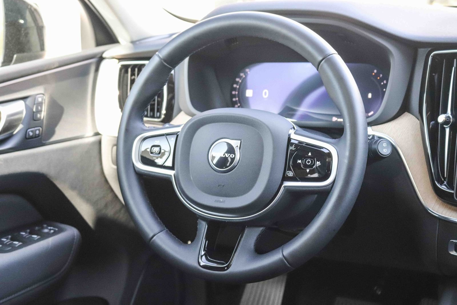 Certified 2026 Volvo XC60 B5 Core AWD/4WD image 16