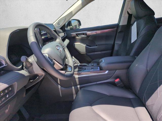 New 2026 Toyota Highlander Platinum AWD/4WD image 4