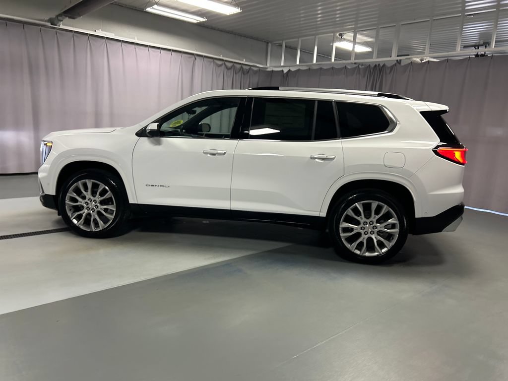 New 2027 GMC Acadia Denali w/ Denali Reserve Package AWD/4WD image 4