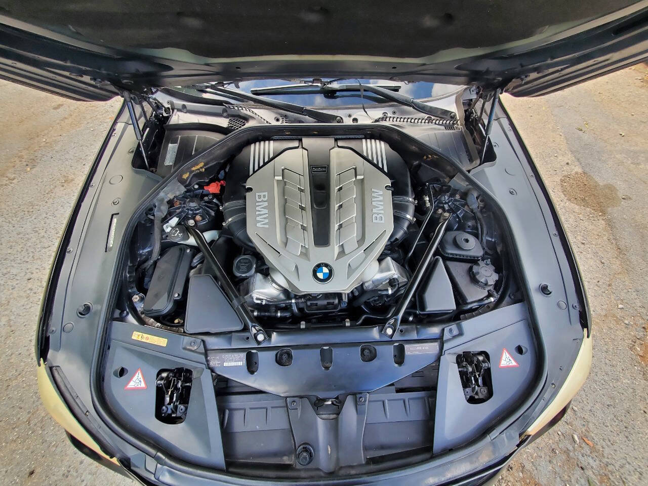 Used 2009 BMW 750i RWD image 19