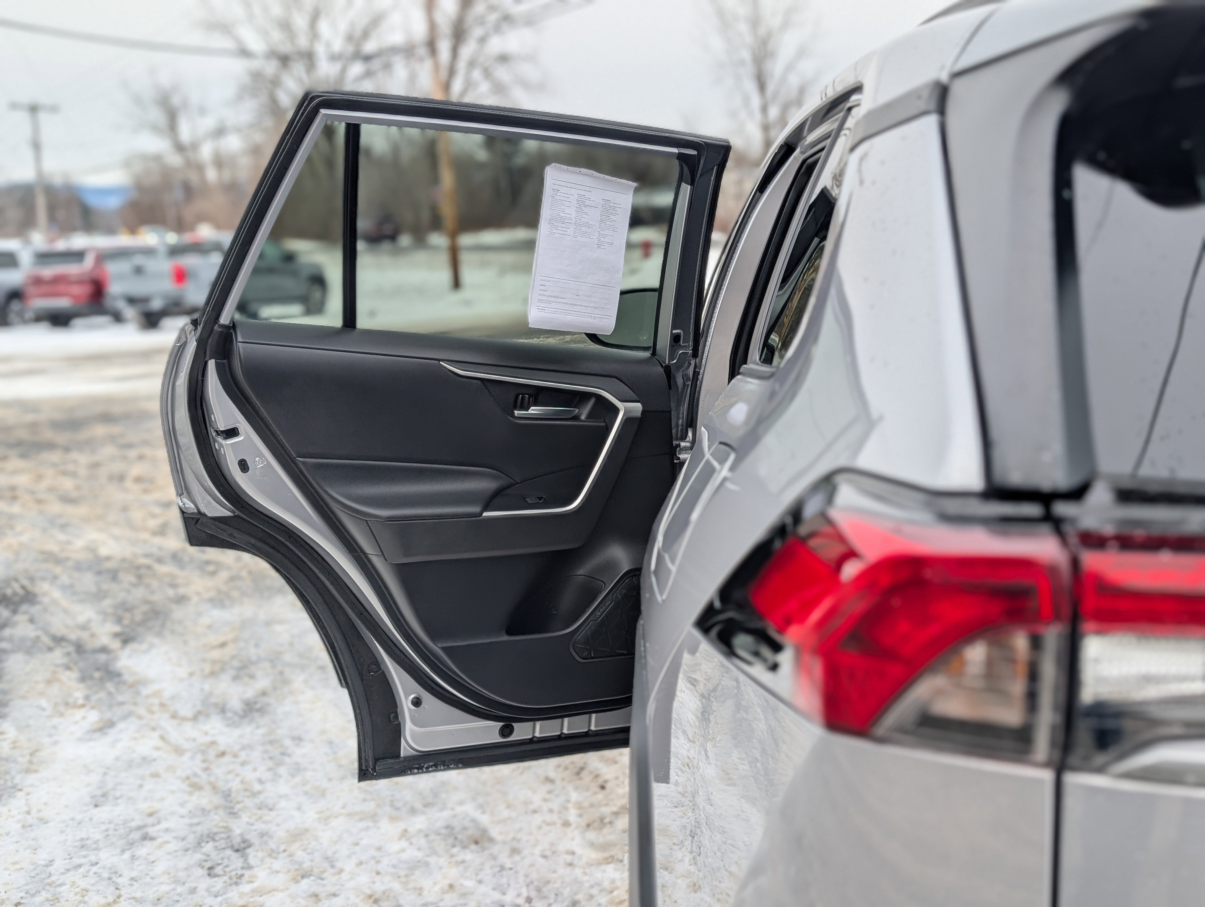 Used 2022 Toyota RAV4 XLE Premium image 34