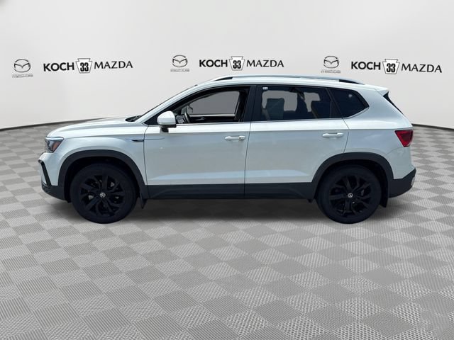 Used 2023 Volkswagen Taos SE w/ Panoramic Sunroof Package AWD/4WD image 4