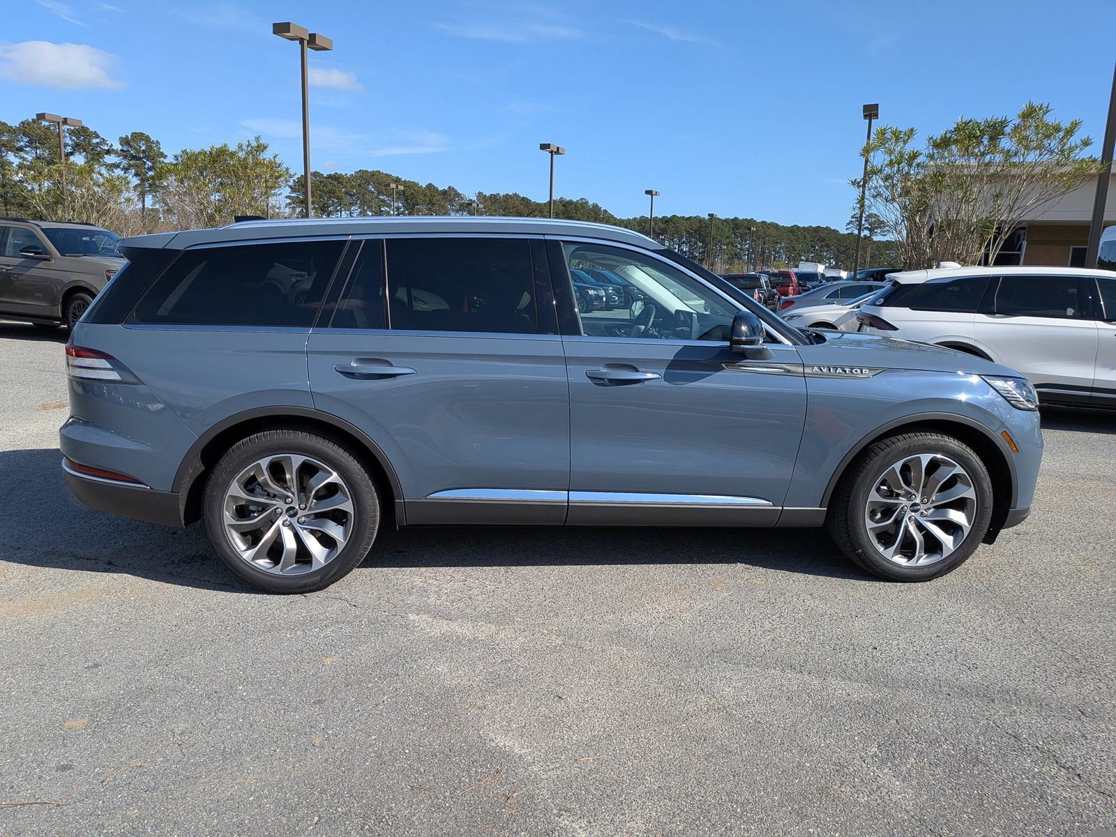 Certified 2025 Lincoln Aviator Reserve image 4