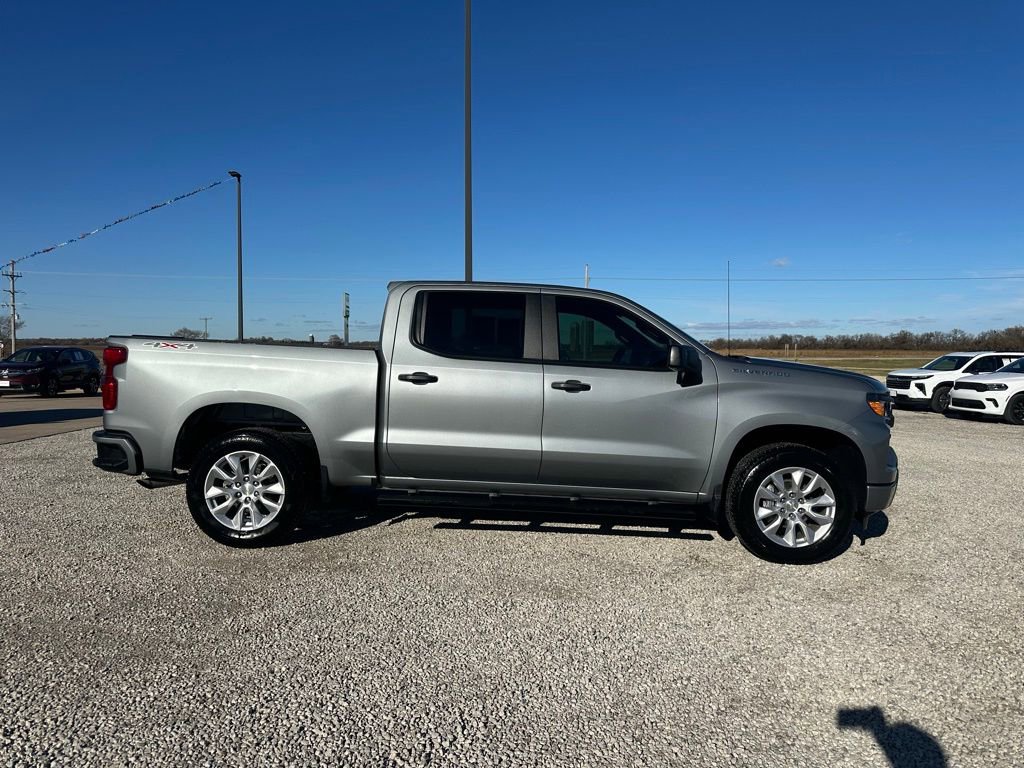 Used 2023 Chevrolet Silverado 1500 Custom image 3