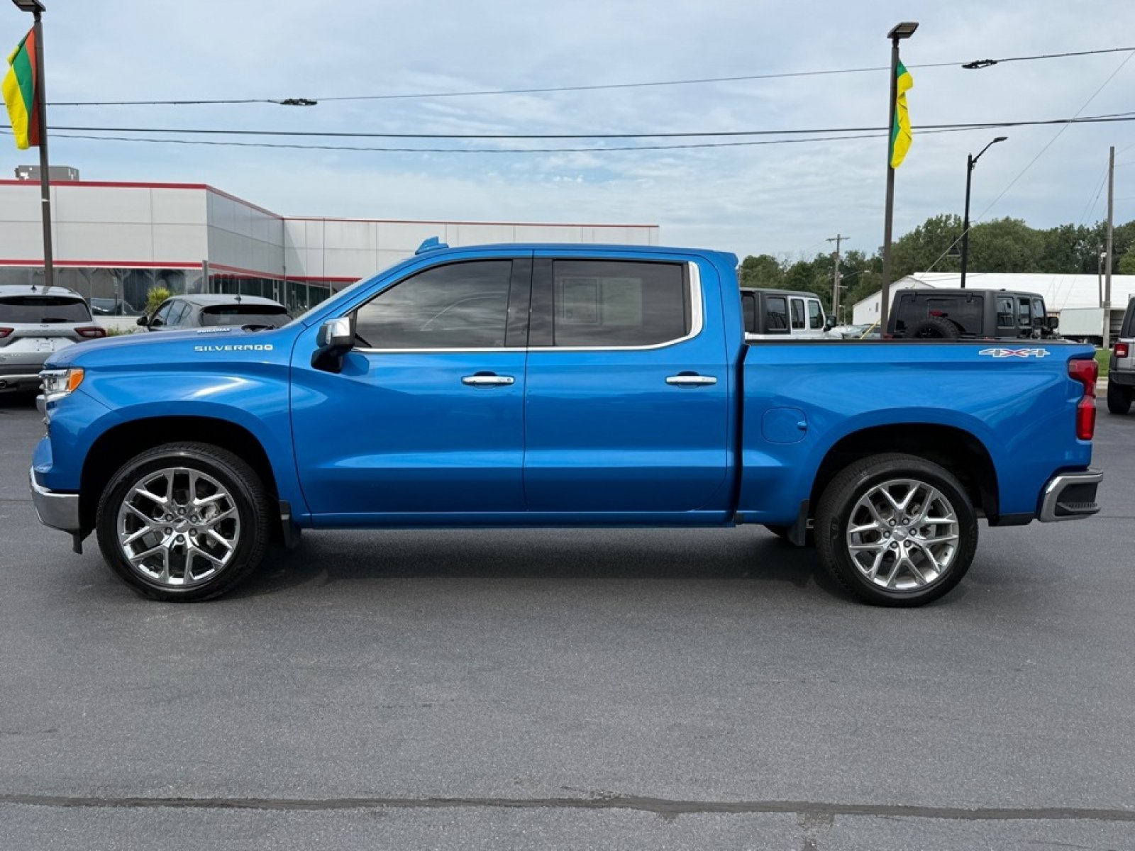 Used 2022 Chevrolet Silverado 1500 LTZ AWD/4WD image 5