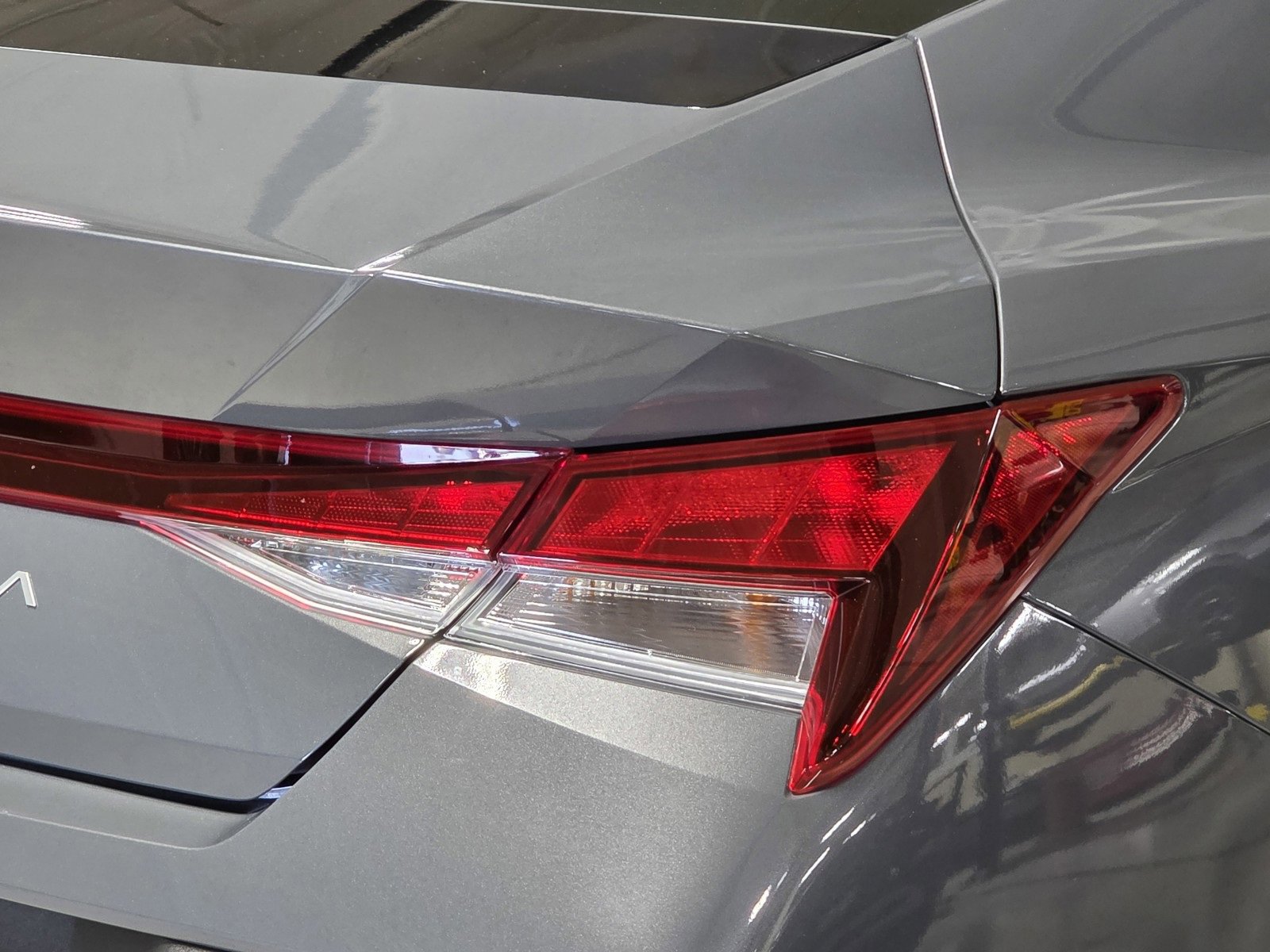 Certified 2025 Hyundai Elantra SE image 12