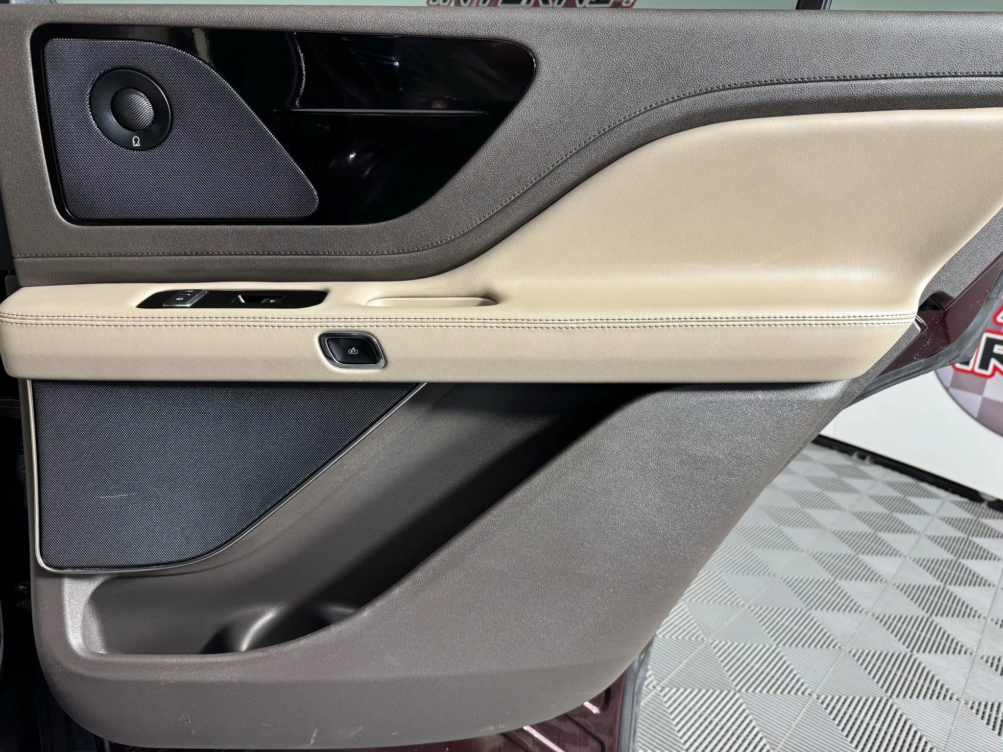 Used 2022 Lincoln Aviator Reserve w/ Elements Package Plus image 49