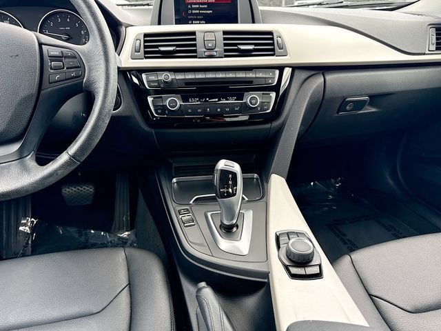Used 2018 BMW 320i Sedan RWD image 18