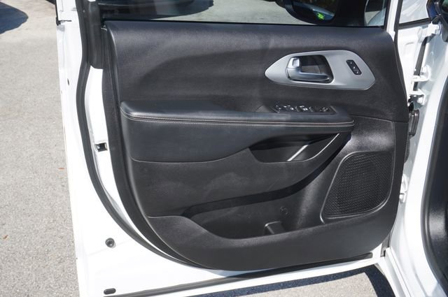 Used 2023 Chrysler Pacifica Touring-L w/ S Appearance Package image 26