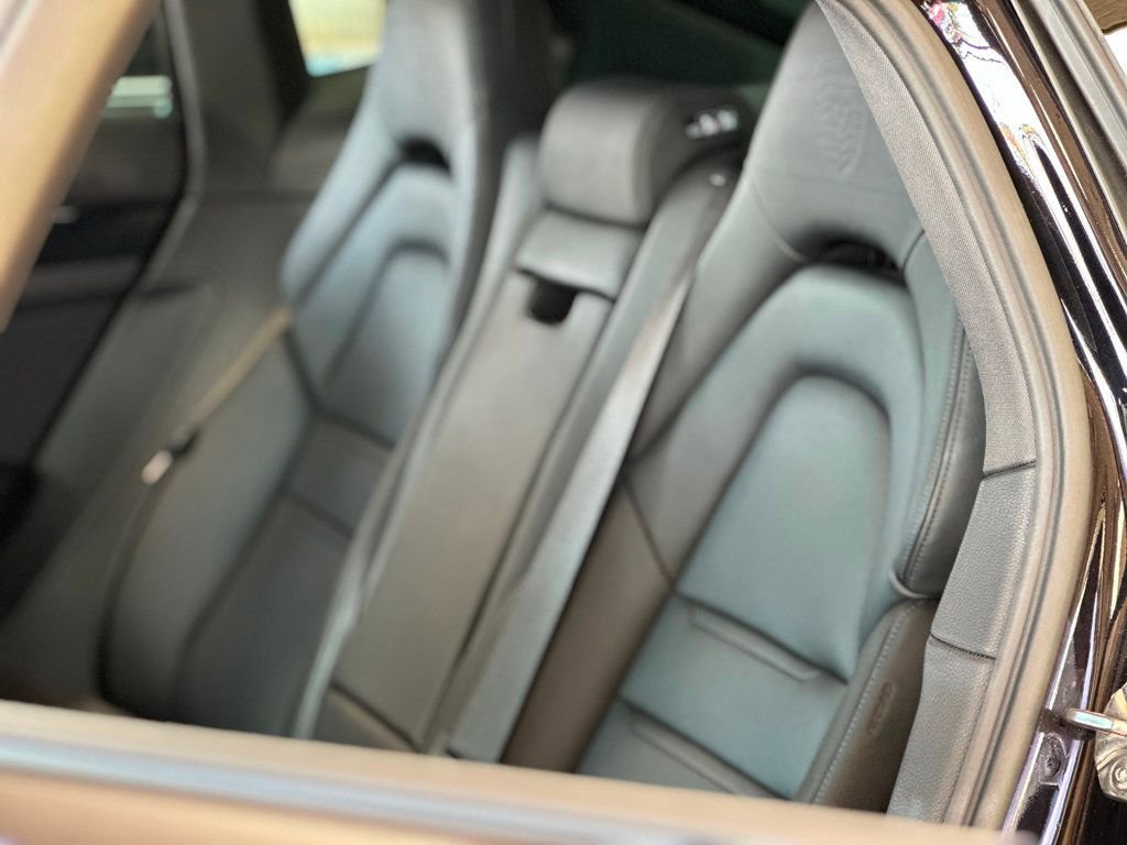 Used 2021 Porsche Panamera 4S image 33