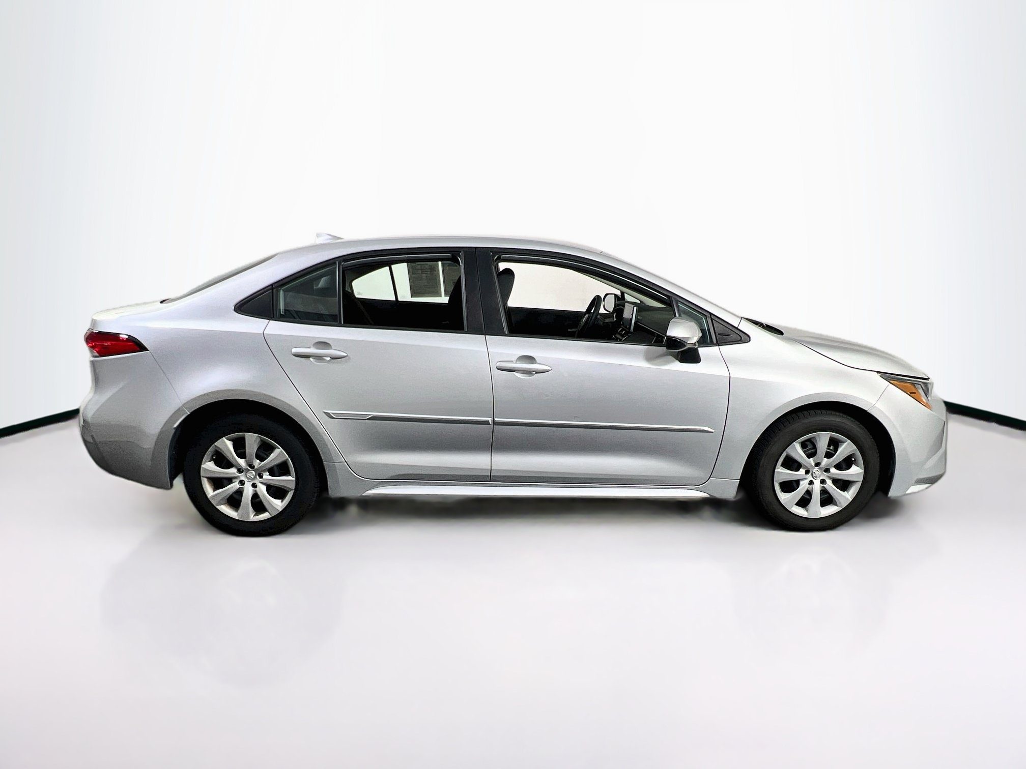 Used 2020 Toyota Corolla LE FWD image 4