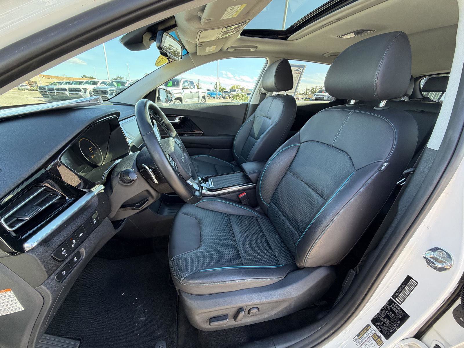 Used 2022 Kia Niro EX Premium w/ Cold Weather Package image 17