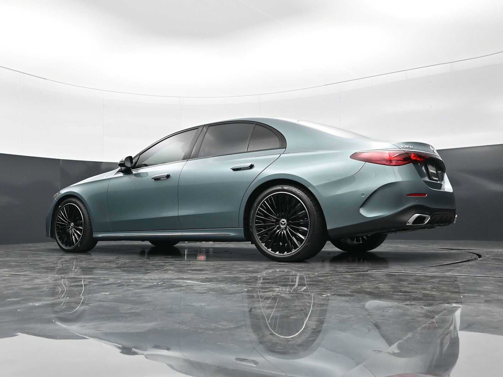 Used 2025 Mercedes-Benz E 450 4MATIC Sedan image 42