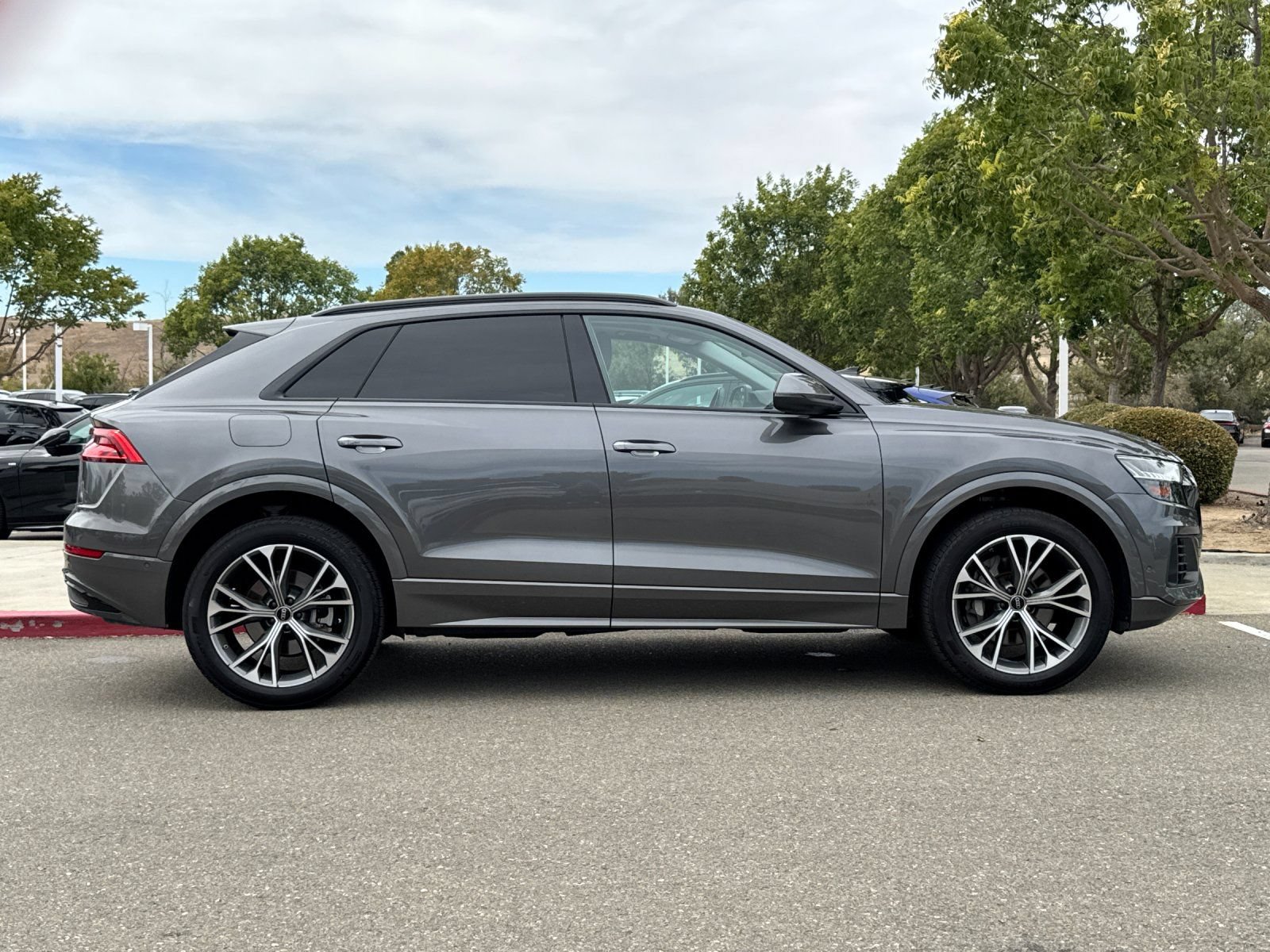 Used 2023 Audi Q8 Premium w/ Convenience Package AWD/4WD image 7