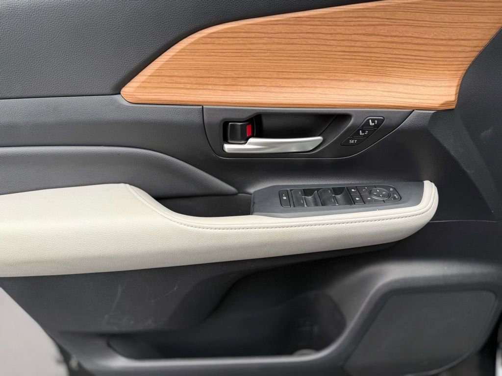 Certified 2025 Toyota Grand Highlander Limited image 15
