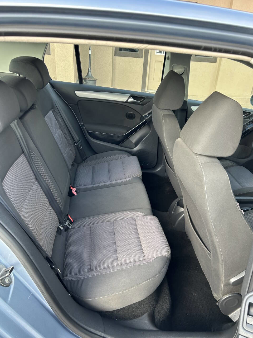 Used 2010 Volkswagen Golf 4-Door image 17