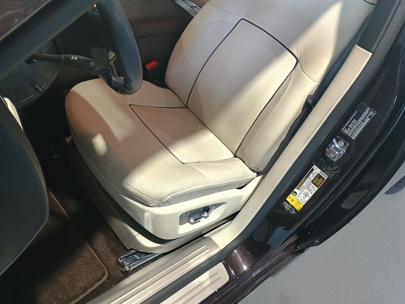 Used 2013 Rolls-Royce Ghost RWD image 19