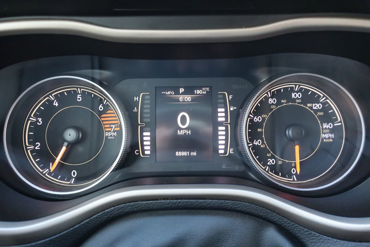 Used 2017 Jeep Cherokee Latitude FWD image 33