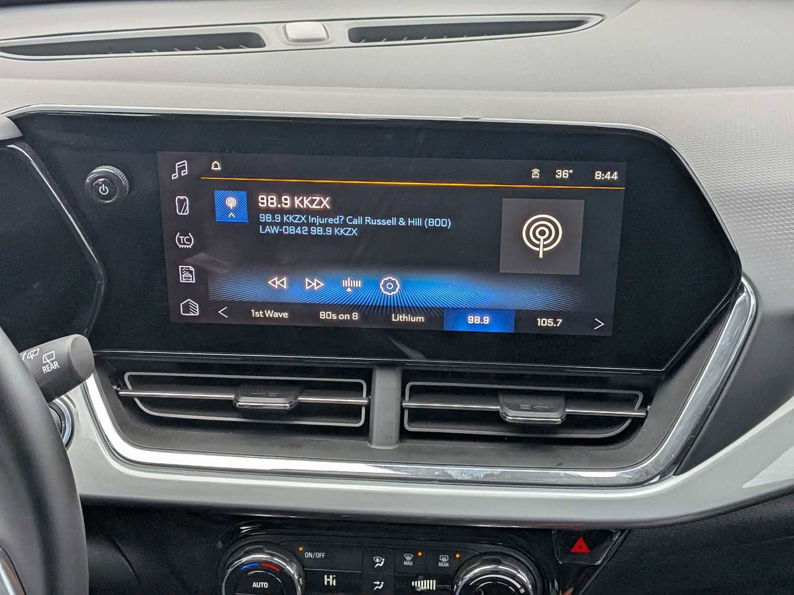 New 2025 Chevrolet Trax LT w/ Driver Confidence Package image 28