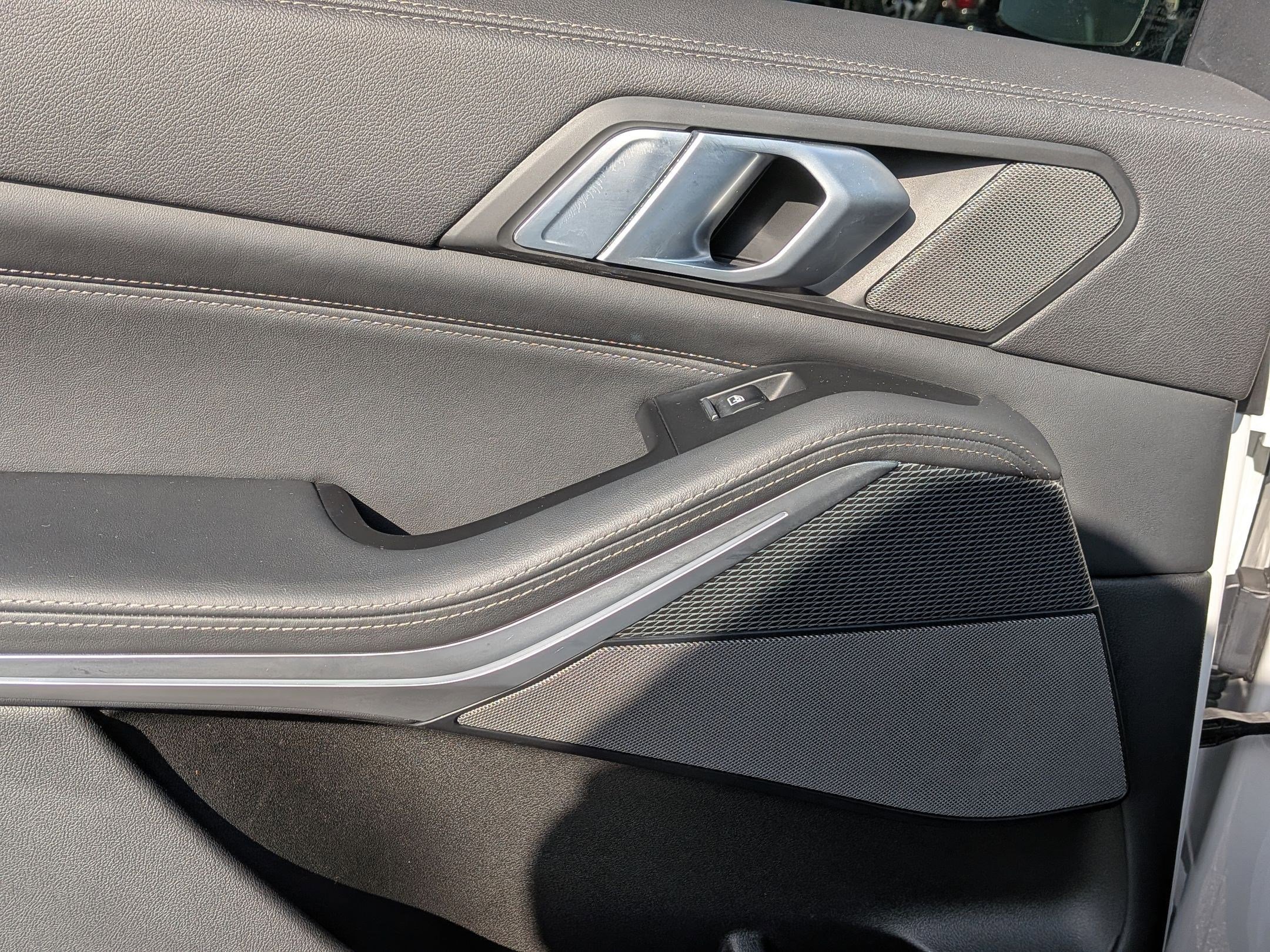 Used 2021 BMW X5 xDrive40i w/ M Sport Package image 27