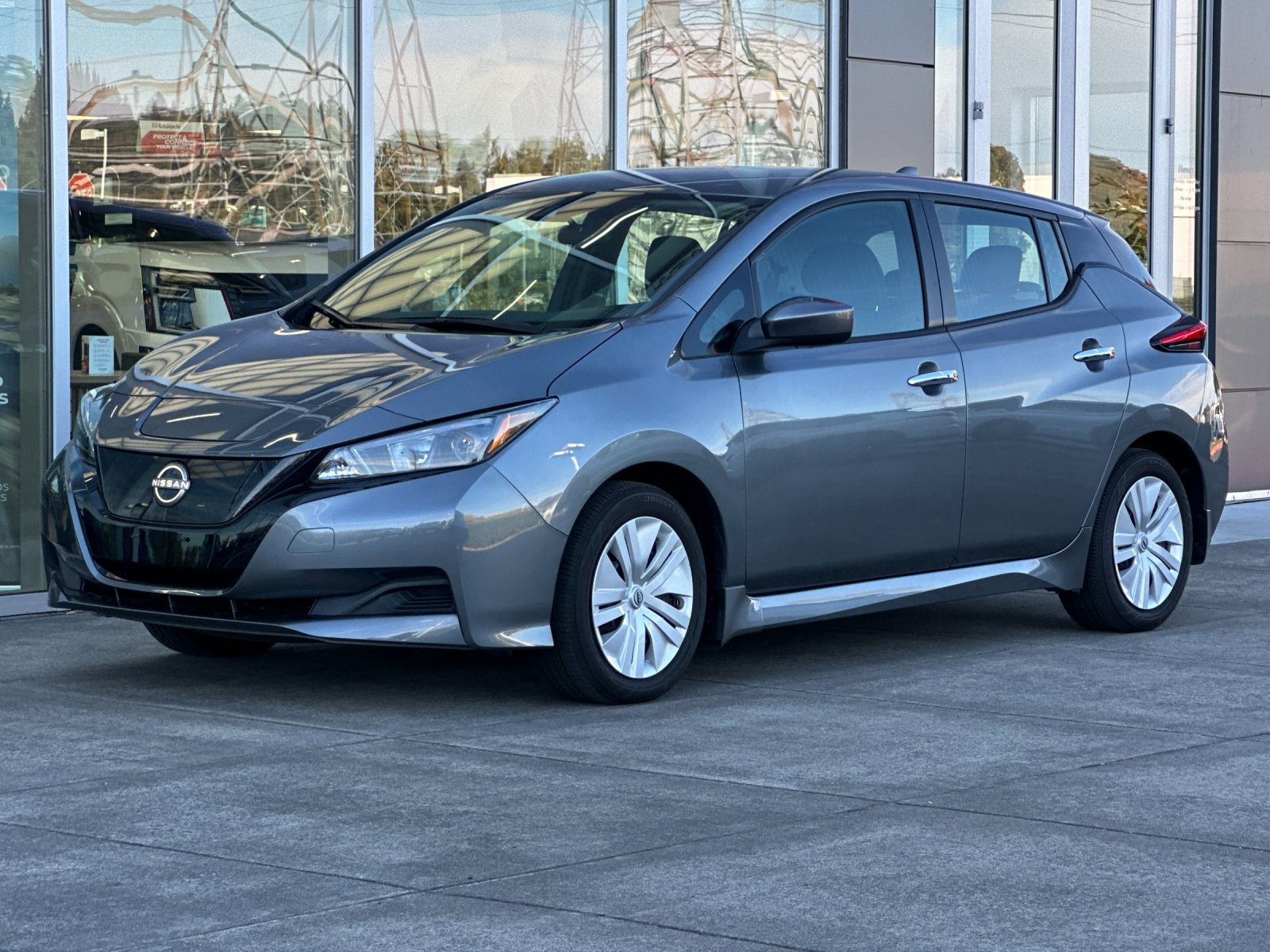 Used 2025 Nissan Leaf S FWD image 8