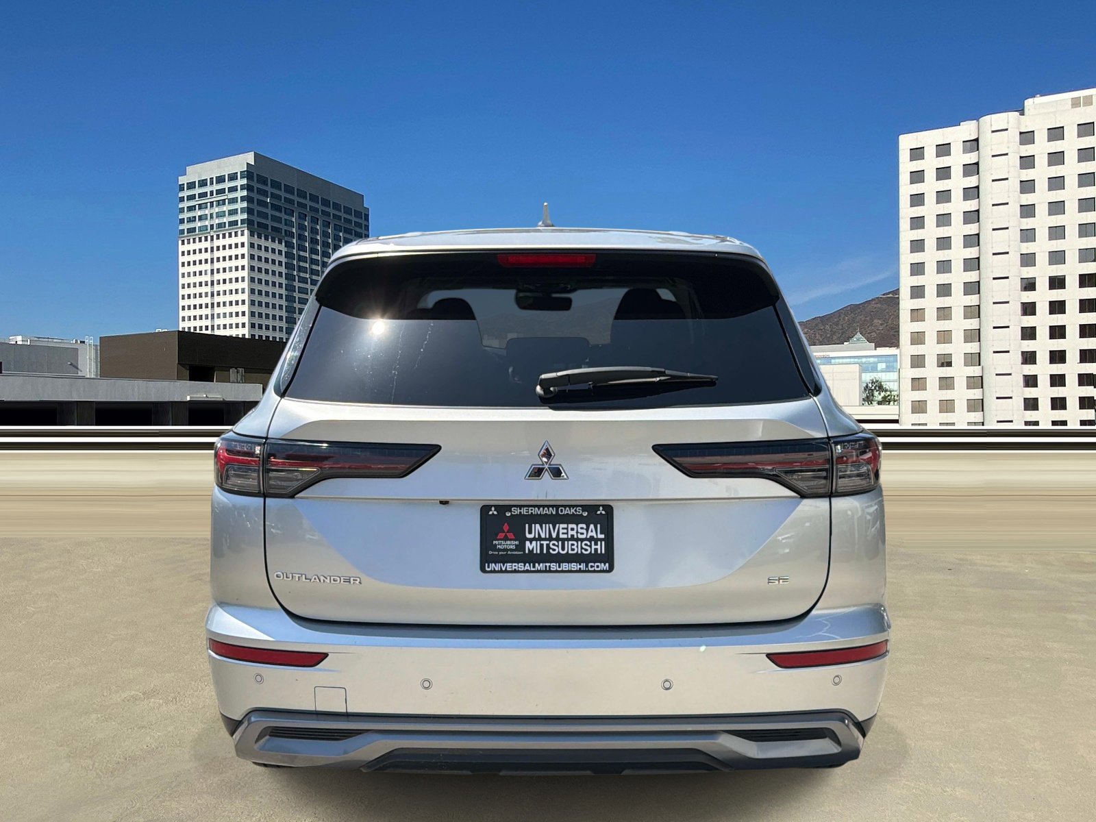 Used 2025 Mitsubishi Outlander SE FWD image 4
