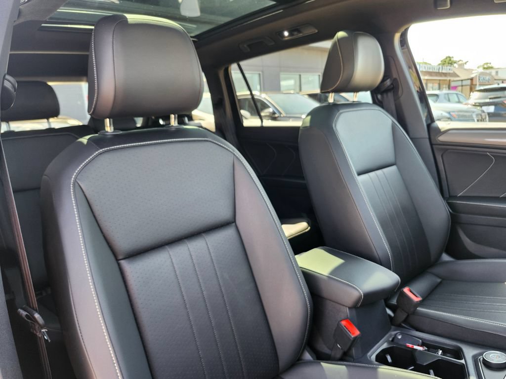 Certified 2024 Volkswagen Tiguan SE R-Line AWD/4WD image 12