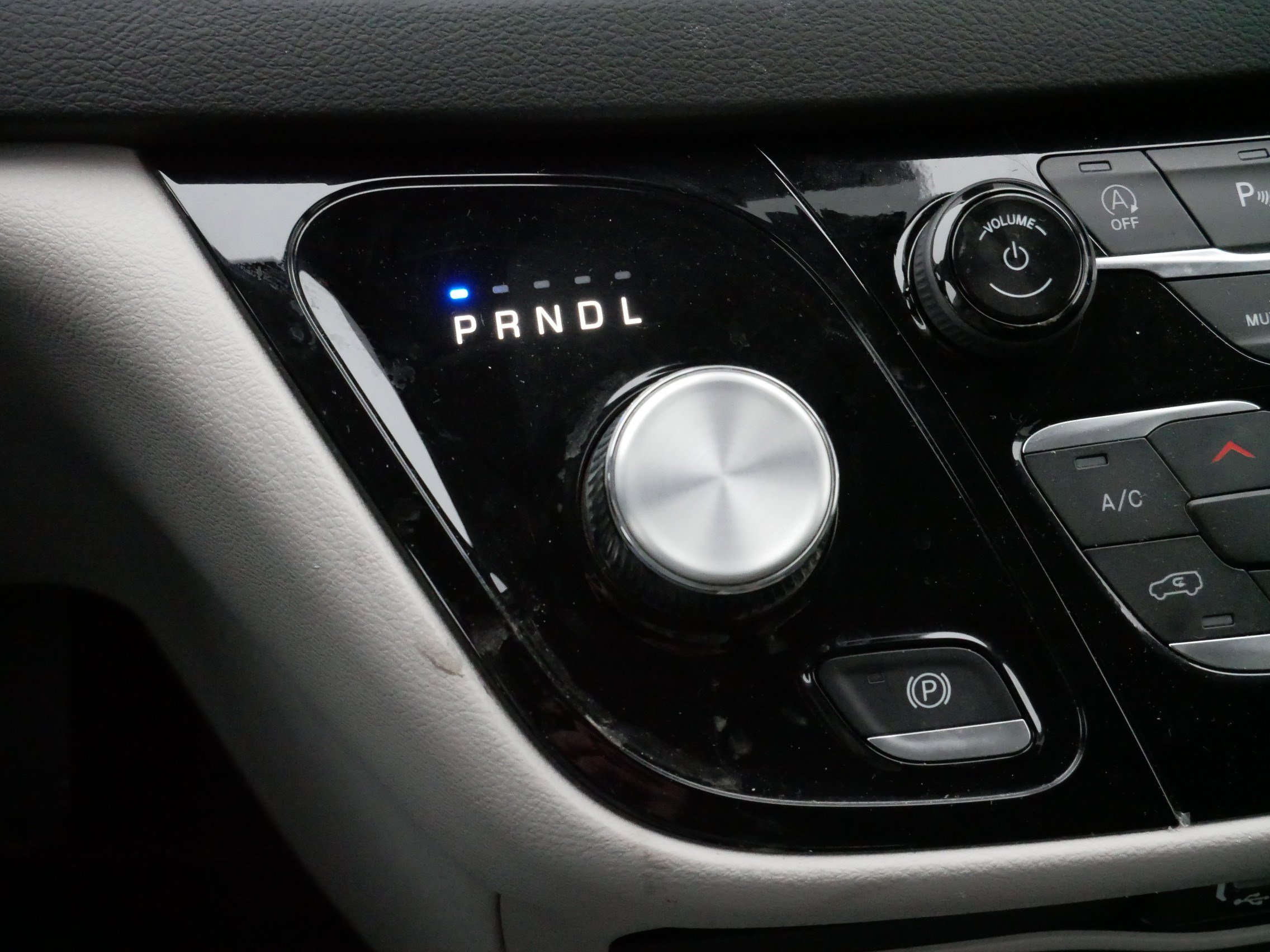 Used 2024 Chrysler Pacifica Touring-L image 24