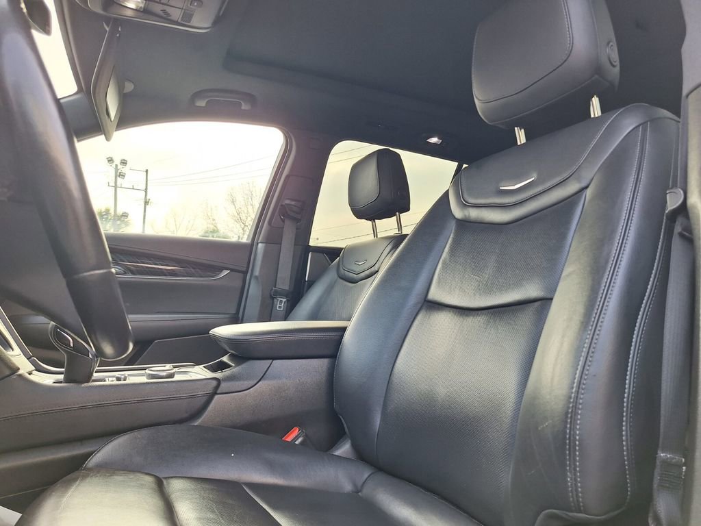 Used 2023 Cadillac XT6 Premium Luxury image 24