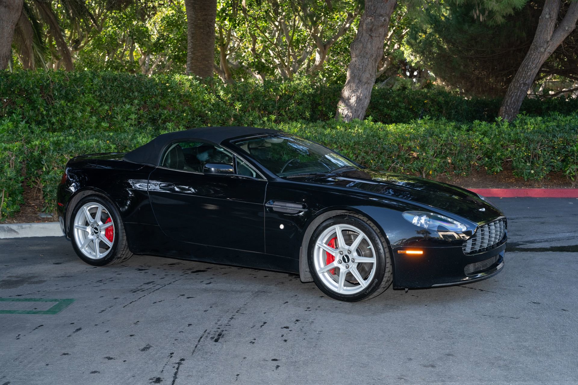 Used 2007 Aston Martin V8 Vantage Roadster image 2