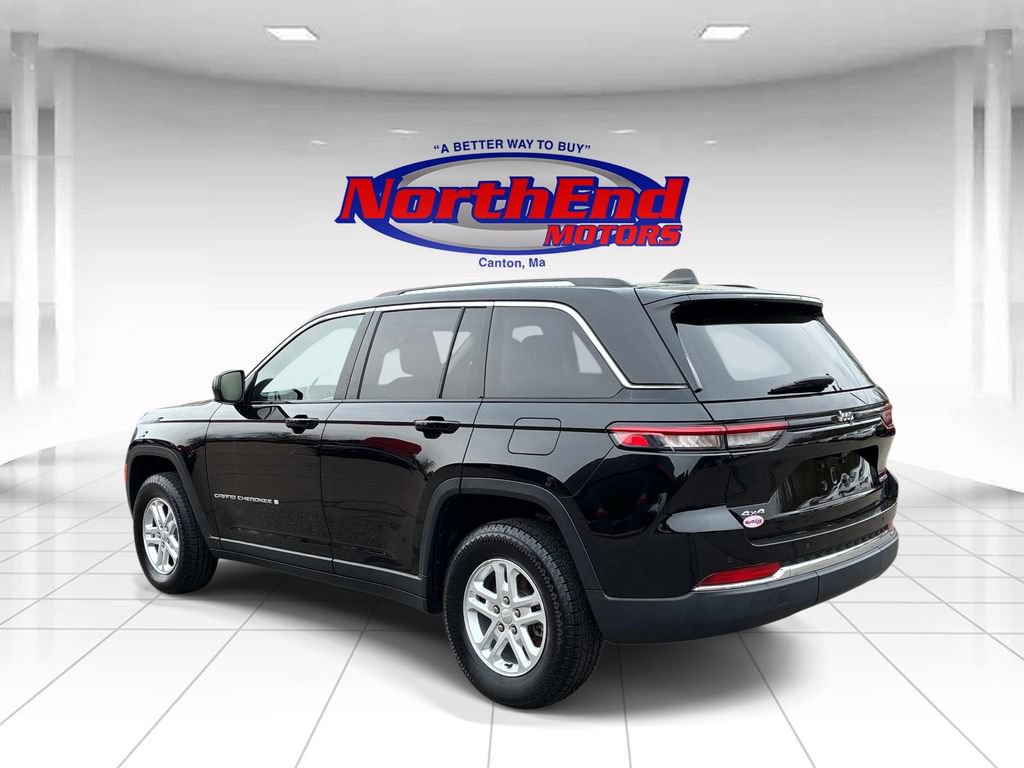 Used 2022 Jeep Grand Cherokee Laredo w/ Luxury Tech Group I AWD/4WD image 5