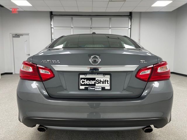 Used 2017 Nissan Altima 2.5 SL w/ Moonroof Package image 9