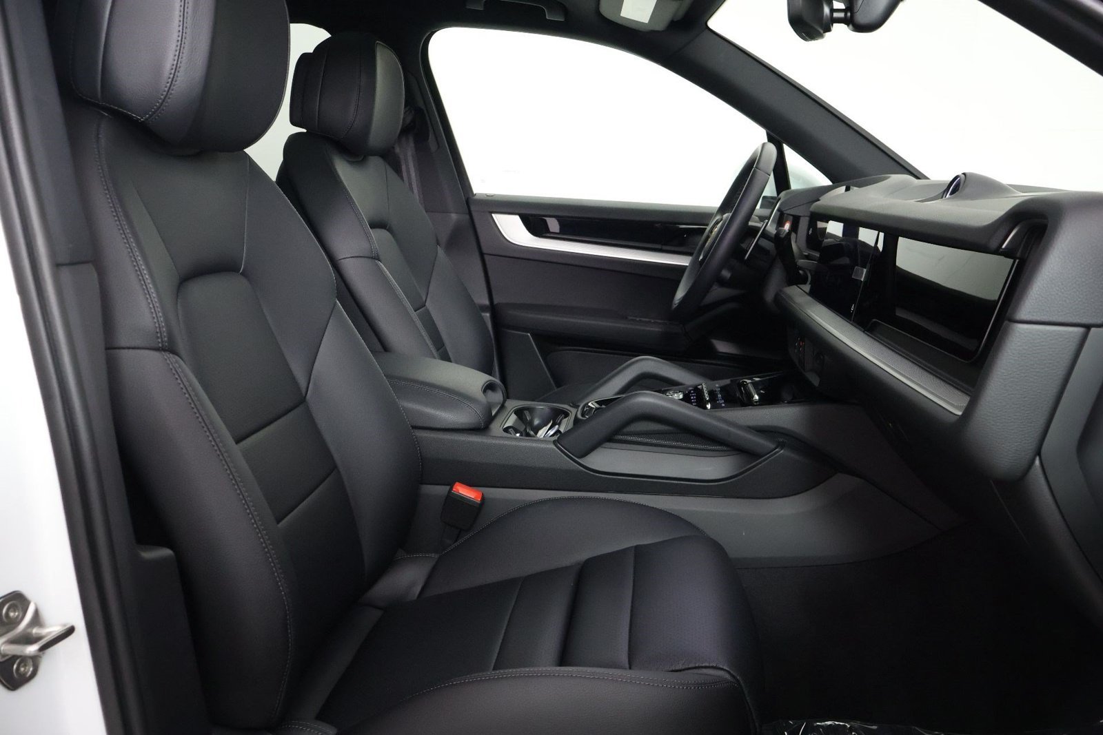 Certified 2026 Porsche Cayenne AWD/4WD image 31