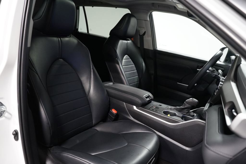 Used 2023 Toyota Highlander XLE image 28