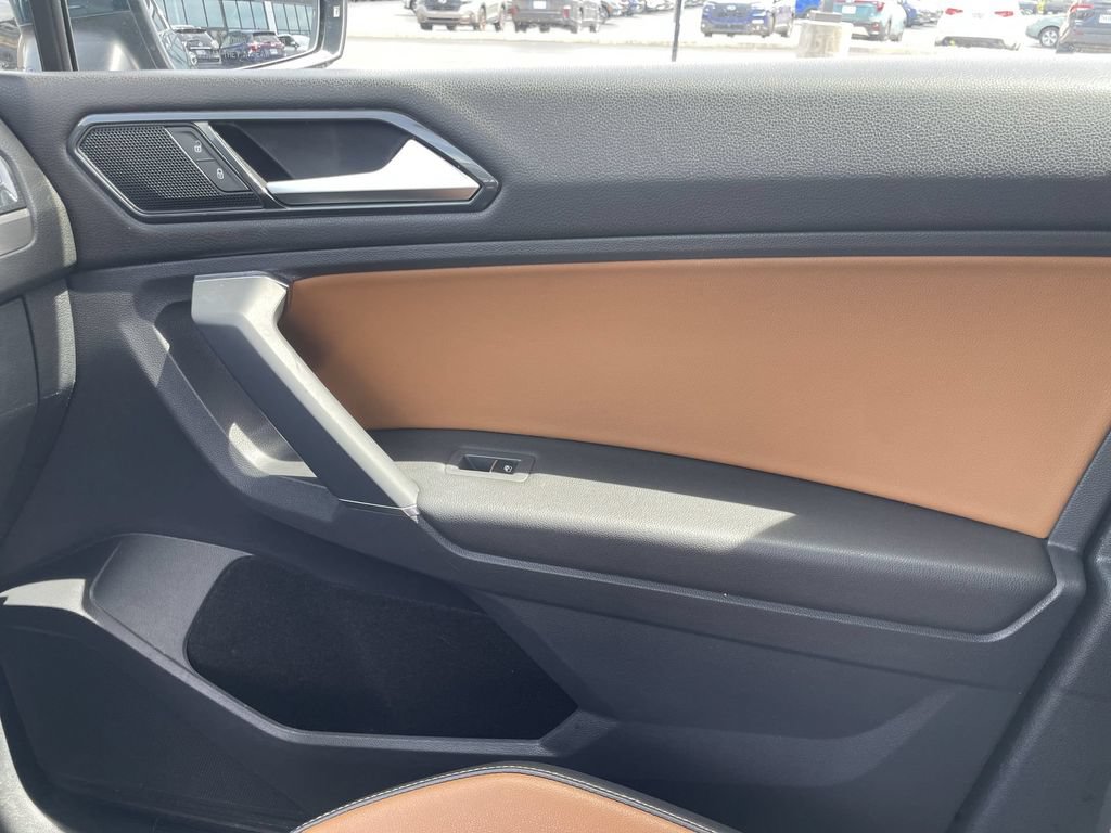 Used 2018 Volkswagen Tiguan SE w/ Panoramic Sunroof Package AWD/4WD image 21