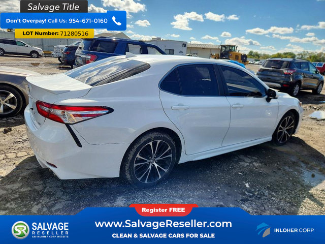 Used 2019 Toyota Camry SE w/ Carpet Mat Package FWD image 4