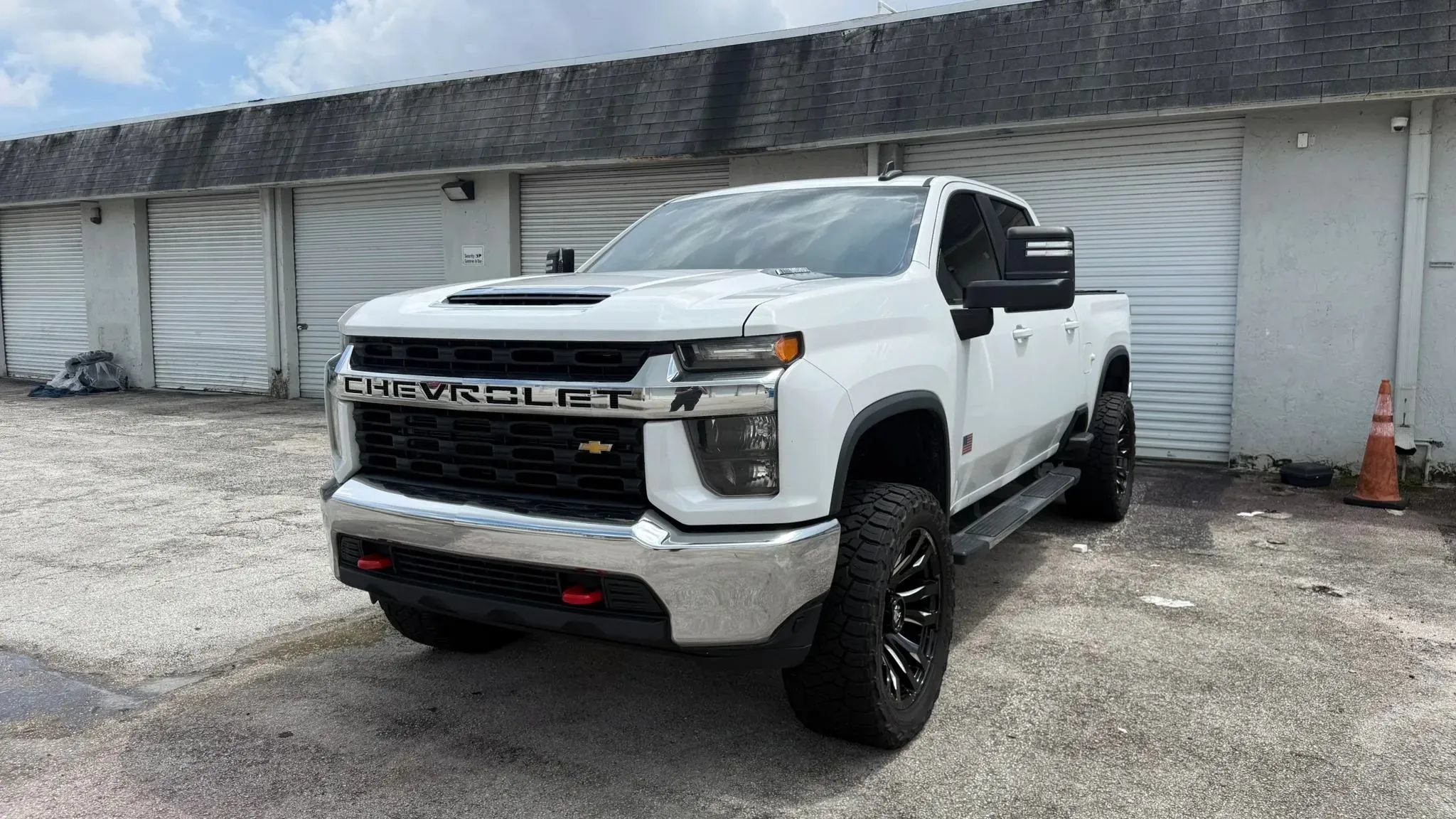 Used 2022 Chevrolet Silverado 2500 LT RWD image 2